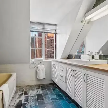 Апартаменты Rustic Loft In The Historic Centre Копенгаген